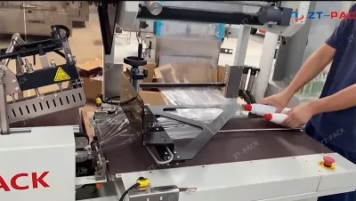 Máquina de embalaje con film termoencogible