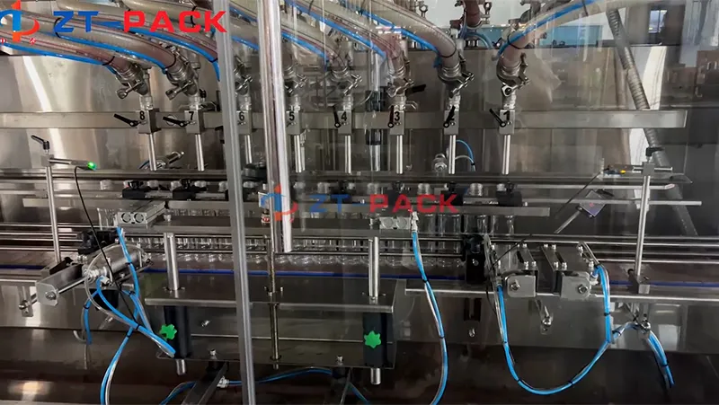 Línea de llenado de aceite de pino de 8 boquillas