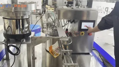 Llenadora y tapadora de bolsas con boquilla